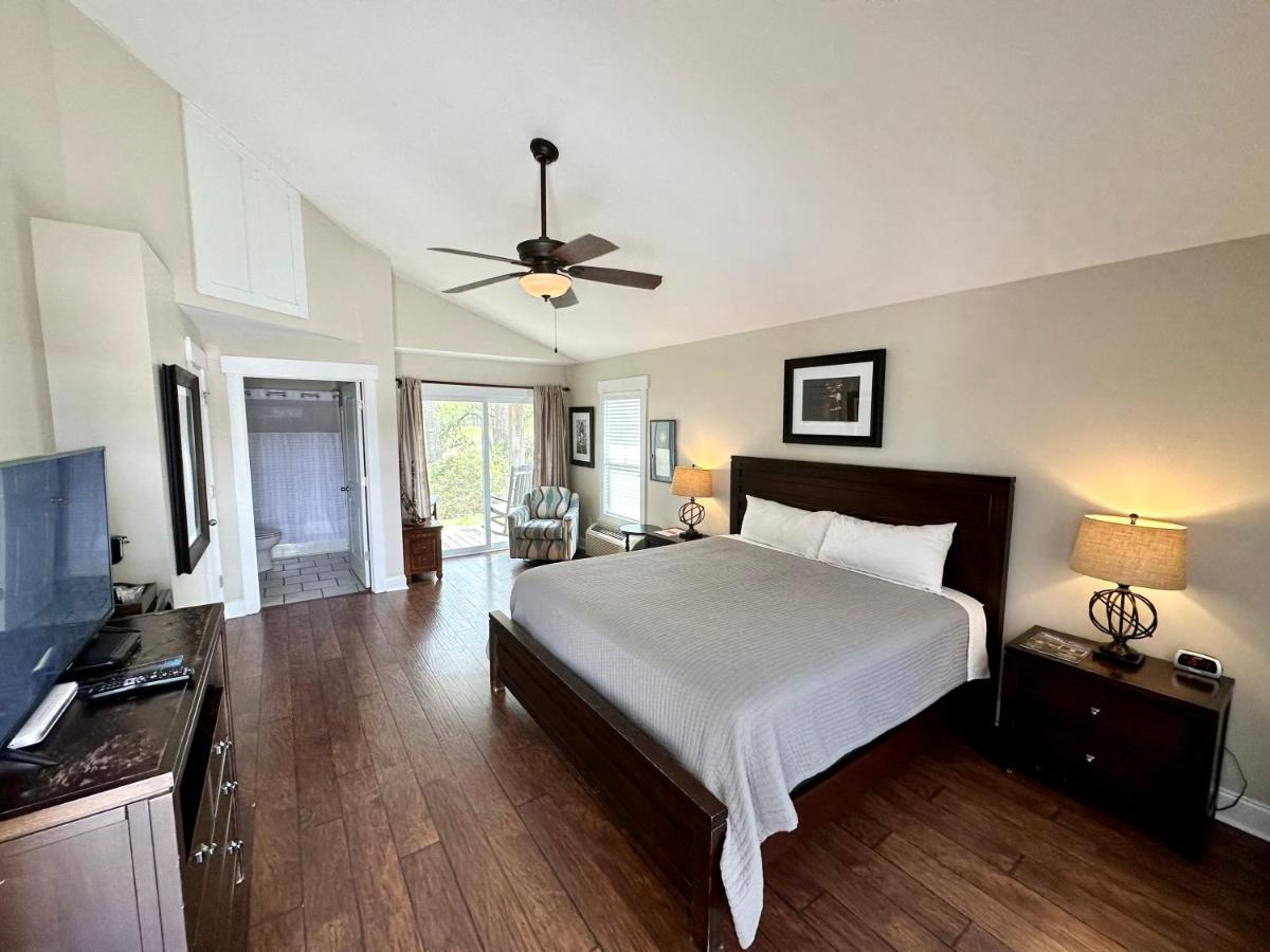 Отель Cape Fear Vineyard And Winery Elizabethtown Экстерьер фото
