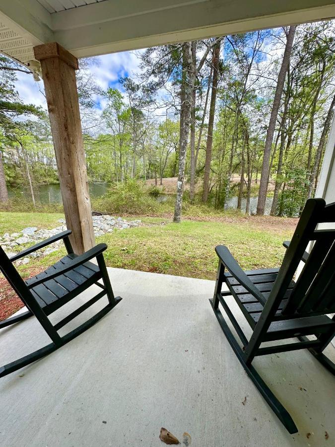 Отель Cape Fear Vineyard And Winery Elizabethtown Экстерьер фото