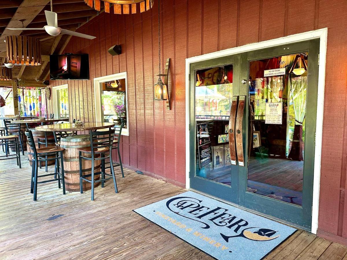 Отель Cape Fear Vineyard And Winery Elizabethtown Экстерьер фото