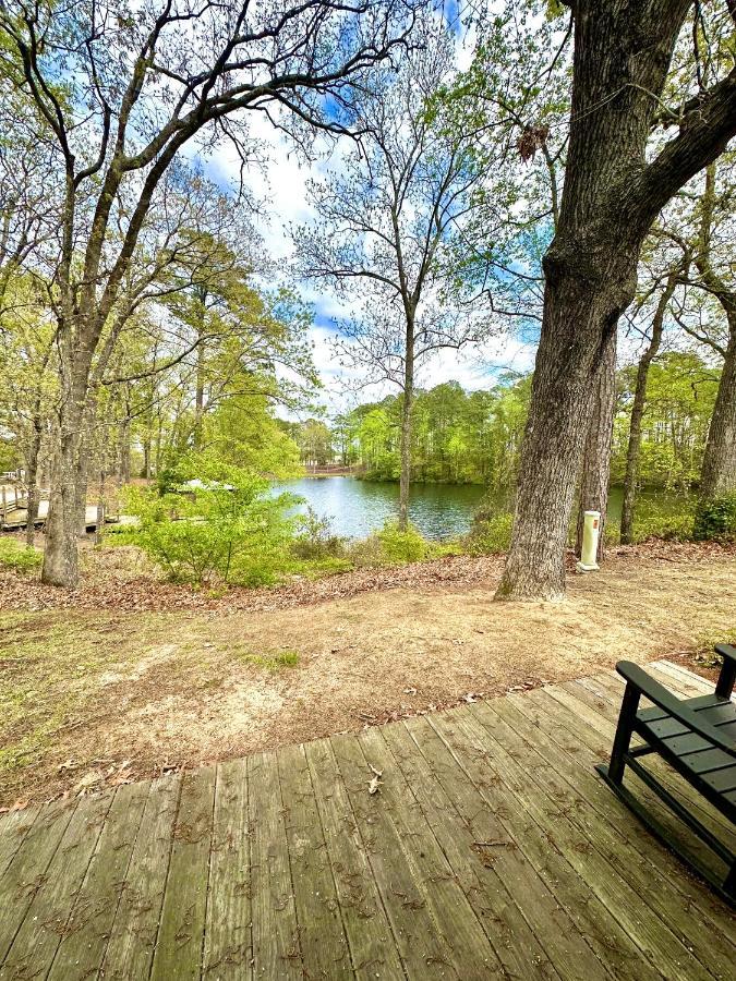 Отель Cape Fear Vineyard And Winery Elizabethtown Экстерьер фото