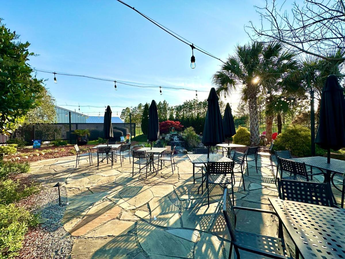 Отель Cape Fear Vineyard And Winery Elizabethtown Экстерьер фото